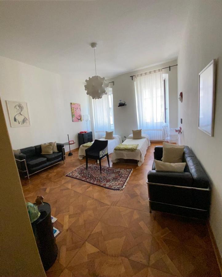 Alla Scalinata Del Teatro Rossetti Parcheggio Trieste Luaran gambar