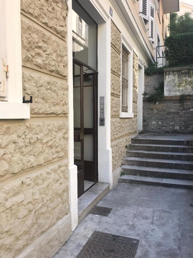 Alla Scalinata Del Teatro Rossetti Parcheggio Trieste Luaran gambar
