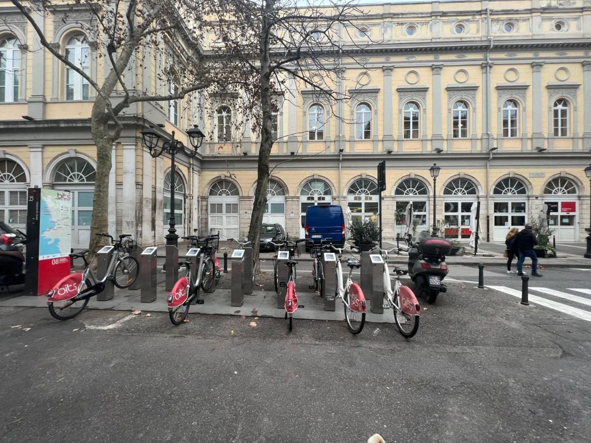 Alla Scalinata Del Teatro Rossetti Parcheggio Trieste Luaran gambar