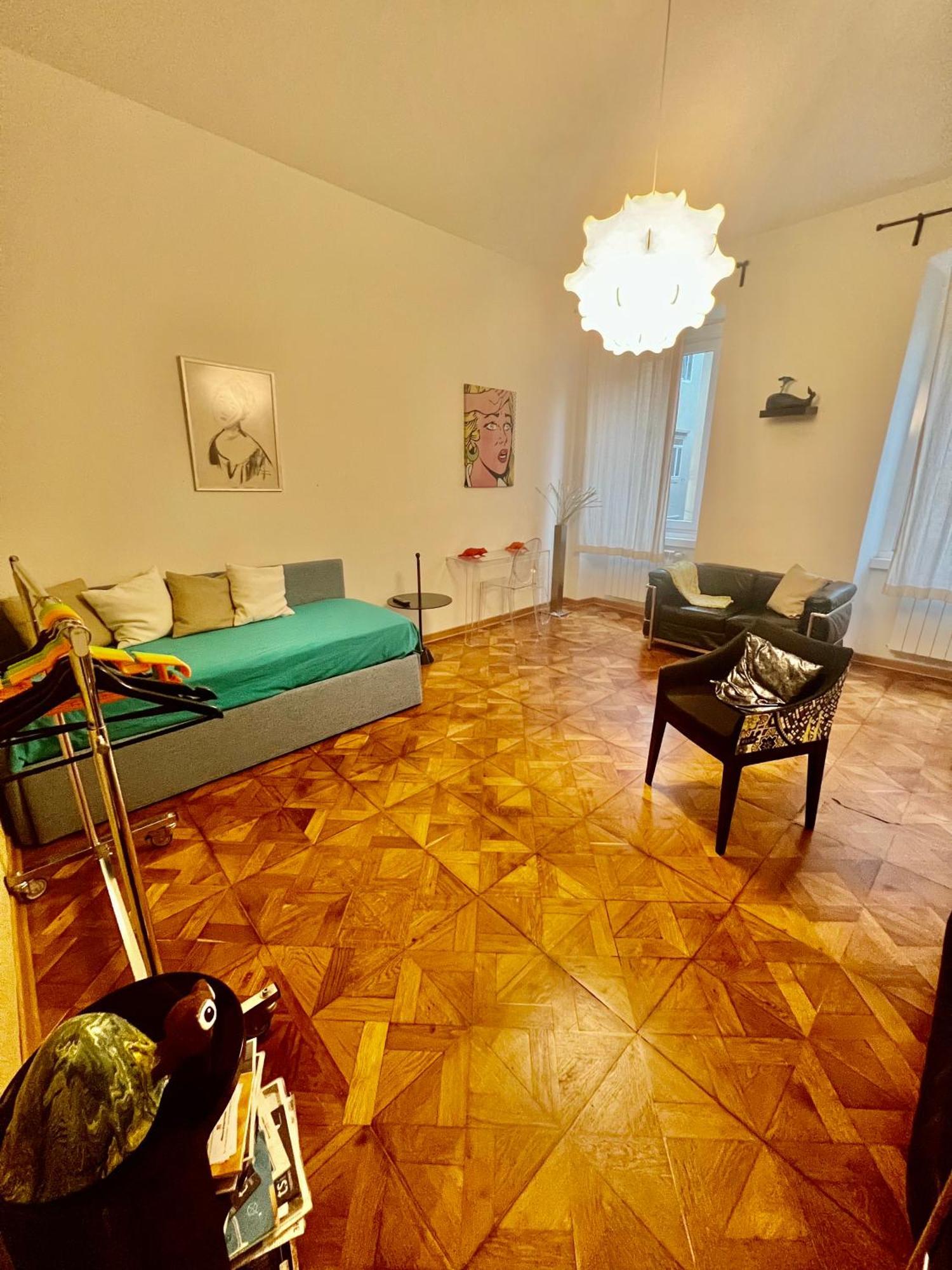 Alla Scalinata Del Teatro Rossetti Parcheggio Trieste Luaran gambar