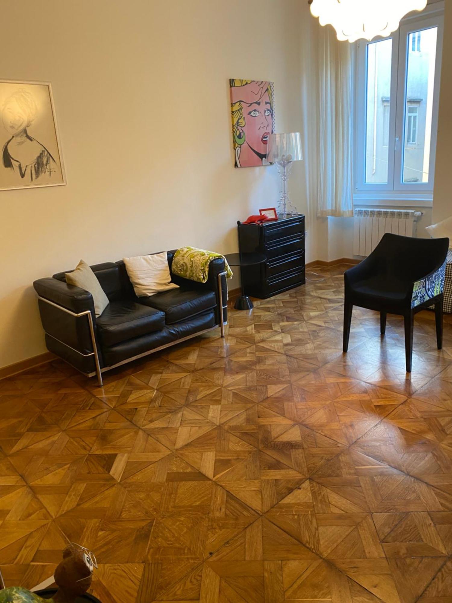 Alla Scalinata Del Teatro Rossetti Parcheggio Trieste Luaran gambar