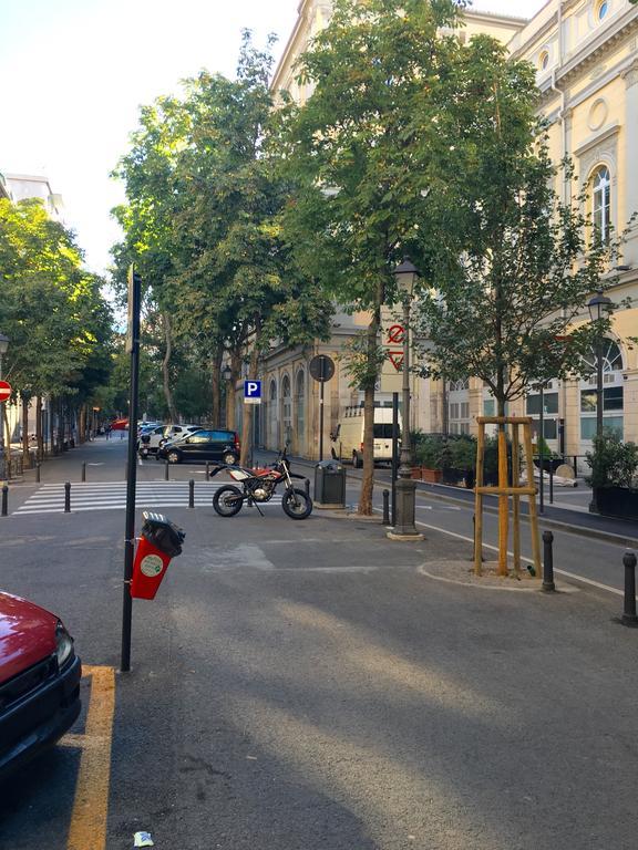 Alla Scalinata Del Teatro Rossetti Parcheggio Trieste Luaran gambar