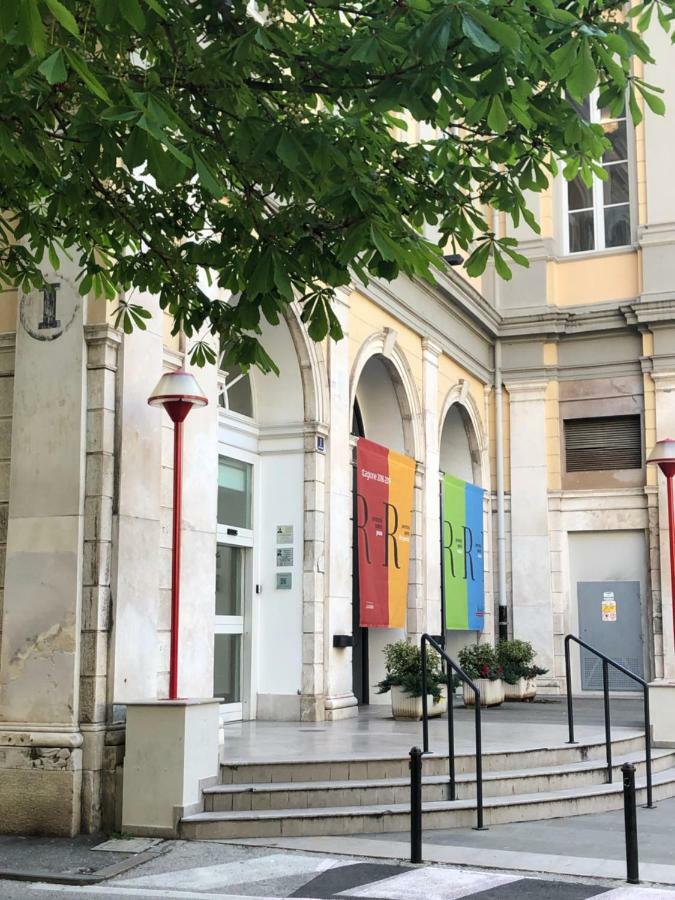 Alla Scalinata Del Teatro Rossetti Parcheggio Trieste Luaran gambar