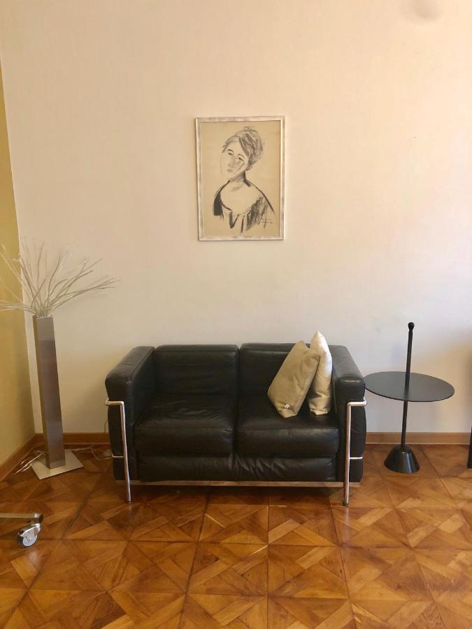 Alla Scalinata Del Teatro Rossetti Parcheggio Trieste Luaran gambar